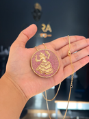 Kit Pingente Mandala Grande Iansã Banhada a Ouro 18k e Cravejada C/ Micro Zircônias Rosa + Corrente Veneziana 60cm