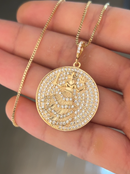 Kit Pingente Mandala Média Iansã Banhada a Ouro 18k e Cravejada C/ Micro Zircônias Cristal+ Corrente Veneziana (1 mm) 45/50 cm
