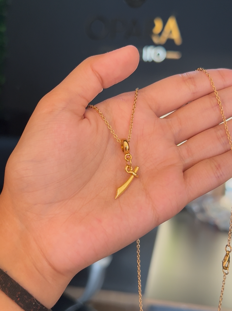 Kit Pingente Espada de Iansã (19mm) + Corrente Elo Português (1mm) de 60 cm ou 70 cm - Banhada a Ouro e Verniz Italiano