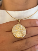 Kit Pingente Mandala Média Oxum Banhada a Ouro 18k e Cravejada C/ Micro Zircônias Cristal+ Corrente Veneziana (1 mm) 45/50 cm