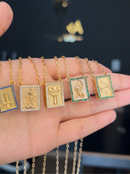 Escapulário Caixa Orixá Oxóssi C/ Microzircônias Verde Banhada a Ouro 18k + Corrente Cadeado (1 mm) 70cm