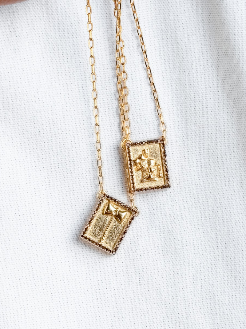 Escapulário Caixa Orixá Xangô C/ Microzircônias Marrom Banhada a Ouro 18k + Corrente Cadeado (1 mm) 70cm