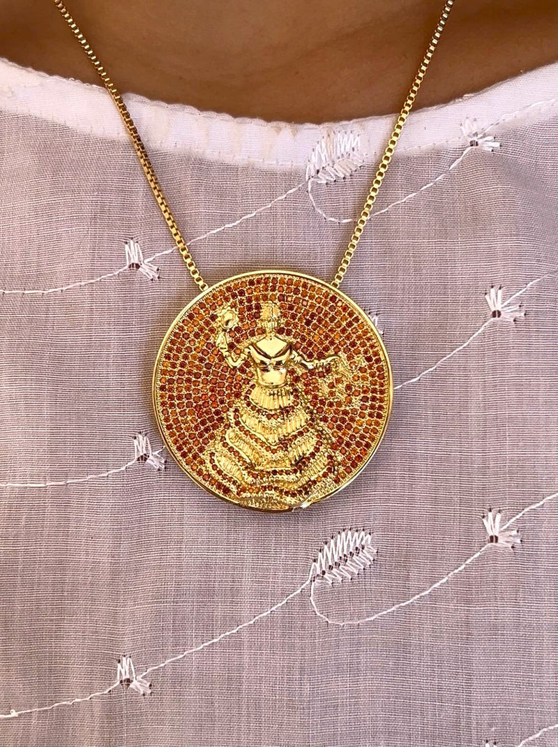 Kit Pingente Mandala Grande Oxum Banhada a Ouro 18k e Cravejada C/ Micro Zircônias Granada+ Corrente Veneziana 60cm