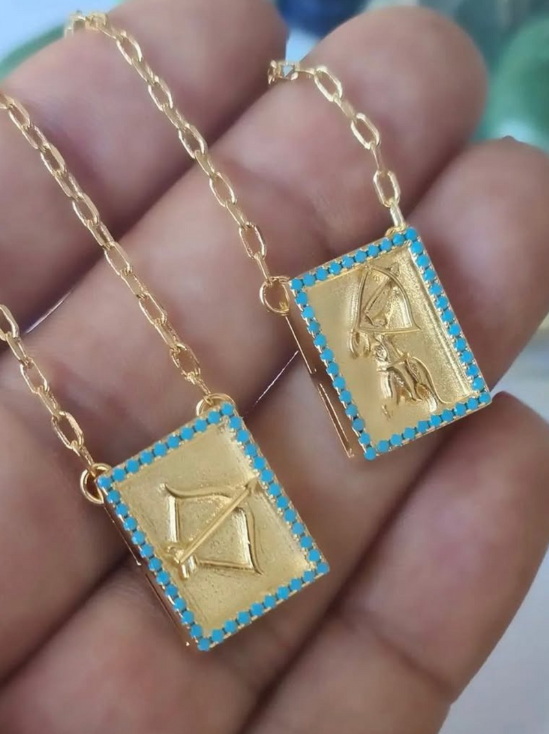 Escapulario Caixa Oxóssi C/ Microzircônias Azul Banhada a Ouro 18k + Corrente Cadeado (1 mm) 70cm