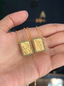Escapulário Caixa Orixá Oxóssi C/ Microzircônias Verde Banhada a Ouro 18k + Corrente Cadeado (1 mm) 70cm