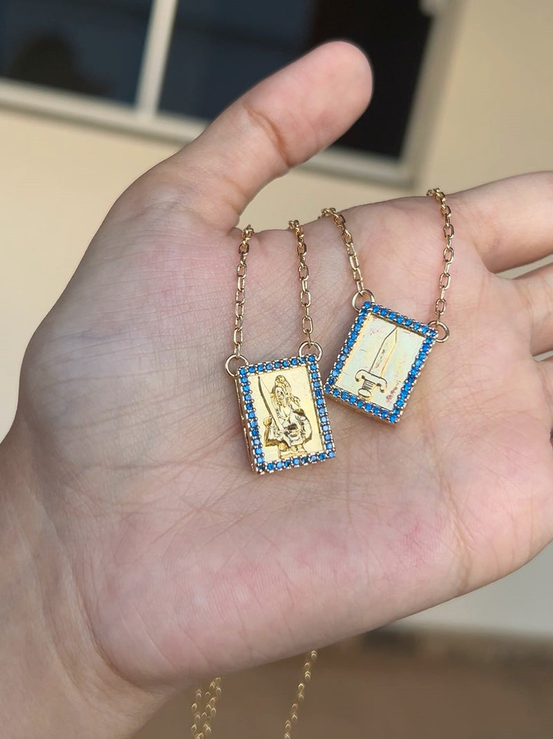 Escapulário Caixa Orixá Ogum C/ Microzircônias Azul Banhada a Ouro 18k + Corrente Cadeado (1 mm) 70cm