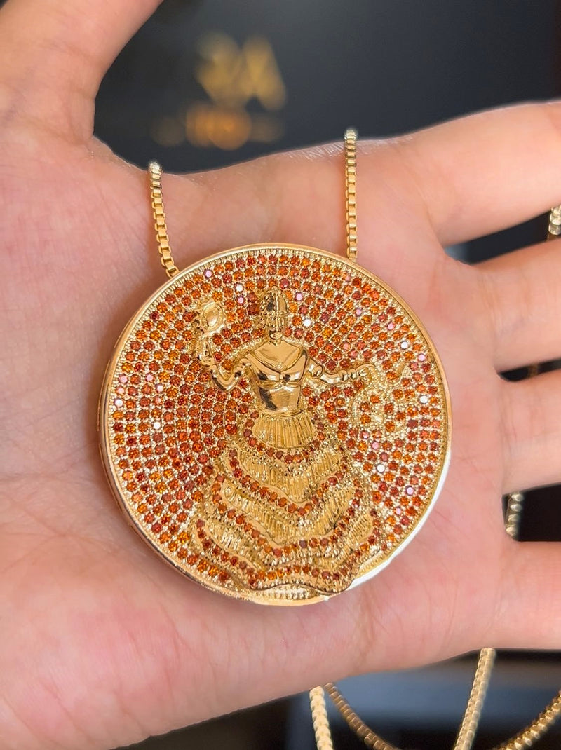 Kit Pingente Mandala Grande Oxum Banhada a Ouro 18k e Cravejada C/ Micro Zircônias Granada+ Corrente Veneziana 60cm