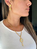 Brinco Concha com Búzio Antialérgico (19mm) - Banhado a Ouro e Verniz Italiano