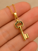 Kit Pingente Chave (28mm) + Corrente Elo Português (1mm) de 50, 60 e 70 cm - Banhada a Ouro e Verniz Italiano (Cópia)
