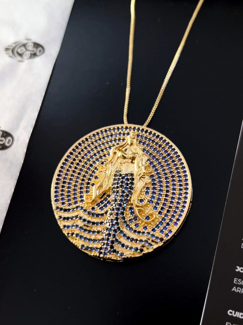 Kit Pingente Mandala Grande Iemanjá Banhada A Ouro 18k e Cravejada Com Micro Zircônias Azul + Corrente Veneziana 60cm