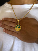 Kit Pingente Oxóssi (26mm) + Corrente Cordão Baiano (2mm) de 60 ou 70 cm Banhada a Ouro e Verniz Italiano.