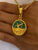 Kit Pingente Oxóssi (26mm) + Corrente Cordão Baiano (2mm) de 60 ou 70 cm Banhada a Ouro e Verniz Italiano.