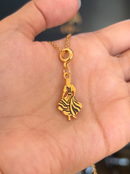 Kit Pingente Pombagira (25mm) + Corrente Elo Português (1mm) de 50, 60 e 70 cm - Banhada a Ouro e Verniz Italiano