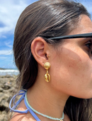 Brinco Concha com Búzio Antialérgico (19mm) - Banhado a Ouro e Verniz Italiano