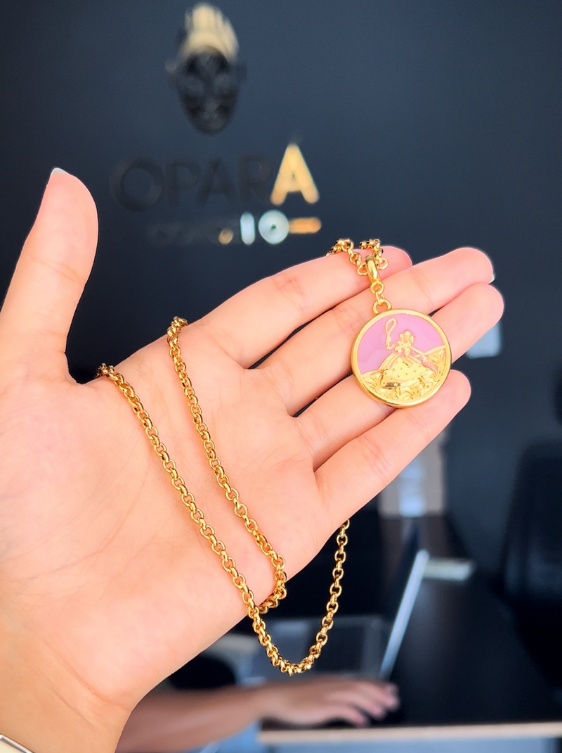 Kit Pingente Nanã (26mm) + Corrente Elo Português (1,5mm) de 60 ou 70 cm Banhada a Ouro e Verniz Italiano.