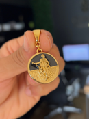 Pingente Zé Pilintra 26mm Fundo Preto - Banhado a Ouro e Verniz Italiano